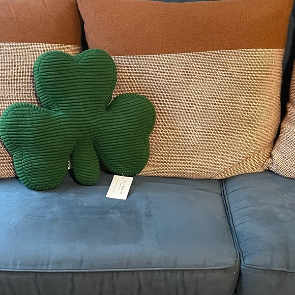 New with tags Issac Mizrahi green St. Patrick’s Day shamrock shaped pillow - Picture 2 of 3